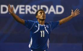 El goleador Frank Velásquez recibió el galardón al tercer mejor futbolista del Mundial de Fútbol Playa en Italia 2011.