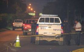 La Policía Nacional acordonó el lugar donde quedó tendido el cuerpo del seguidor aurinegro.