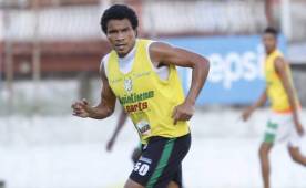 Julio César de León destaca la importancia de adaptarse a la nueva idea del entrenador Ariel Sena.