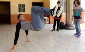 Ángel Tejeda sorprendió con sus pasos de 'Break Dance'. (Foto: DIEZ)