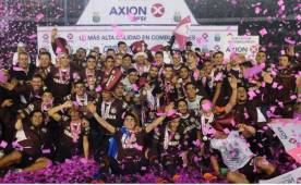 Los futbolistas de Lanús no pararon de festejar su nuevo título en Argentina.