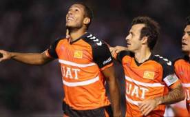 Eddie Hernández marcó un golazo de pierna zurda desde fuera del área.