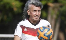 Jorge 'El Mágico' González, ex jugador salvadoreño, uno de los referentes de este país. Foto tomada de El Gráfico.