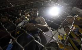 La barra del Real España protagonizó un incidente al final del medio tiempo, la policía puso orden rápidamente. Foto DIEZ