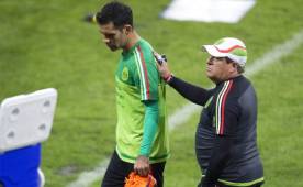 Rafa Márquez sufre una lesión fibrilar y estará de 7 a 10 días en recuperación por lo que México pierde a su capitán para la primera ronda de Copa América. Foto EFE