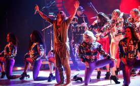 El reguetonero puertoriqueño Yandel le puso ambiente al sorteo de Copa América que se llevó a cabo en el lujoso teatro Hammerstein Ballroom de Nueva York.