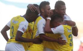 Olimpia goleó 4-0 al Vida en la jornada del fin de semana.