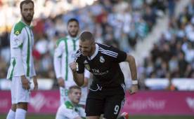 Karim Benzema le dio el empate a Real Madrid en su visita al Córdoba. (EFE)