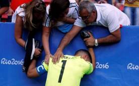 La familia de Gerónimo Rulli en Brasilia consoló al arquero por su dolor de la eliminación.