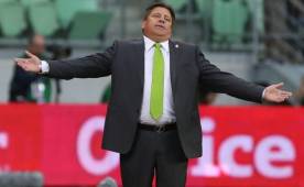 Miguel Herrera, Marco Fabián y Oribe Peralta serán investigados por mensajes políticos que pudieron enviar en sus redes sociales.