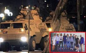 El Ejército ha anunciado un toque de queda a nivel nacional y ha pedido a todos los turistas en hoteles que no salgan.