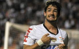 El brasileño Alexandre Pato defenderá ahora los colores del Villarreal de España.