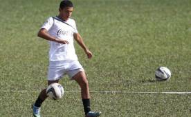 Rembrandt Flores cumple 18 años el 12 de mayo y viene desde las inferiores de Olimpia.