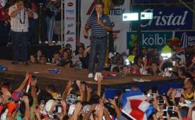 Pinto fue aclamado por la afición costarricense, que le pidió que no se vaya. FOTO AFP