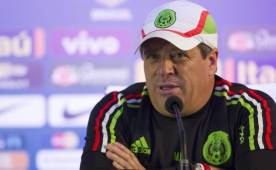 Miguel Herrera salió a defenderse en conferencia de prensa tras juego ante Brasil.