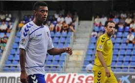 Anthony Lozano falló una clara en el último minuto del juego que Tenerife perdió 0-2 ante Real Oviedo. Foto Cortesía El Dorsal