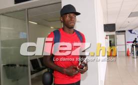 Momentos cuando el hondureño Alberth Elis salía este mediodía rumbo a Monterrey, México para firmar con Rayados de la Liga MX. Fotos Ronald Aceituno