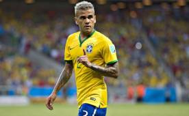 Alves estuvo con la selección de Brasil en el Mundial organizado por su nación en 2014.