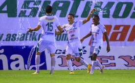 Rambo de León marcó desde el manchón tras una dudosa falta penal contra Alexander Aguilar. Foto Melvin Cubas