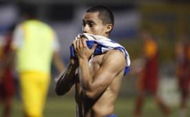 El mediocampista del Honduras Progreso, Jorge 'Ñangui' Cardona, hizo un horrible penal y hasta sacó la pelota del estadio lo que ocasionó muchas burlas.