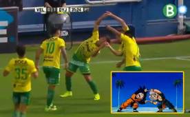 Momento en que jugadores de Defensa y Justicia realizaron la celebración de la fusión de Dragon Ball.