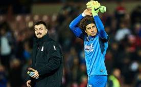 Guillermo Ochoa fue ovacionado por la afición del Granada tras salvar a su equipo de la derrota.