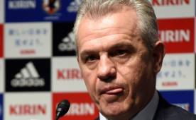 El seleccionador de Japón, Javier Aguirre dando la lista de convocados para amistoso. (AFP)