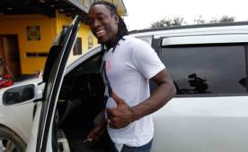 Rony Flores llegó a la sede del Real España para finiquitar su contrato y asegura que el técnico le dejó claro que no tendría muchas oportunidades. Foto Neptalí Romero