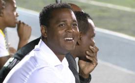 Patrick Kluivert logró con Curaçao clasificar a la fase de grupos de las eliminatorias de Concacaf rumbo a Rusia 2018. Foto Agencias
