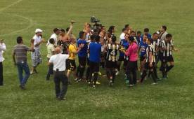 La Juventus de Guaimaca celebró por todo lo alto su pase a la siguiente ronda. (Foto: CORTESÍA)