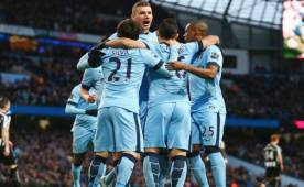 Al menos 13 futbolistas estarían saliendo del City junto a su técnico, informa The Guardian.