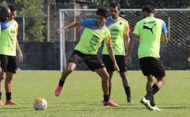 DENVER, COLORADO - JUNE 03: Jhow Benavidez #21 of Honduras advances the ball against USA in the second half during Game 1 of the Semifinals of the CONCACAF Nations League Finals of at Empower Field At Mile High on June 03, 2021 in Denver, Colorado. Matthew Stockman/Getty Images/AFP (Photo by MATTHEW STOCKMAN / GETTY IMAGES NORTH AMERICA / Getty Images via AFP)- Jhow BenavÃ­dez