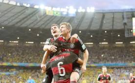 Toni Kross fue el jugador del partido al anotar doblete y estar participativo.