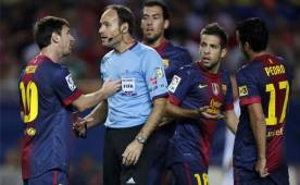 Mateu Lahoz es conocido por su estilo de dejar jugar a los equipos sin muchas interrupciones.