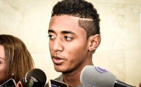 El Choco Lozano a su arribo a Tenerife. Imagen cortesía de Deporpress.com.