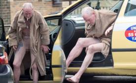 Paul Gascoigne fue visto comprando alcohol totalmente desnudo.