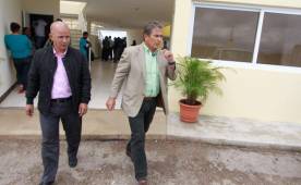 Jorge Luis Pinto con el relacionador público de Fenafuth, Edwin Banegas. (Foto: Juan Salgado)