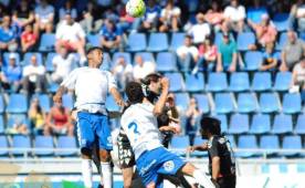 Anthony Lozano se ha quedado con 8 goles en el Tenerife. Nano ya lleva 10 y es el goleador de los blanquiazules.