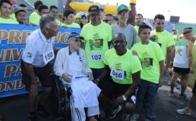 Chelato Uclés fue acompañado por sus familia, amigos y ex futbolistas que llegaron a darle su apoyo.