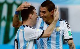 Según la prensa de Inglaterra, Messi le ha pedido al Barcelona fichar a Di María, pero el argentino tendría que pagar una cláusula al Madrid si regresa a España. Foto AFP