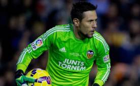 Diego Alves tiene 31 años y pertenece al Valencia de España.