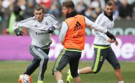 Rafa Benítez podrá contar para el juego con Atlético de Madrid con Gareth Bale y Sergio Ramos quienes se incorporaron este jueves a los entrenos. Foto AFP