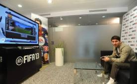 Leo Messi jugando Fifa 2015, dice que es el rey.