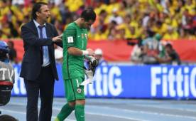 Bravo salió de cambio y su lugar lo tomó Johnny Herrera.