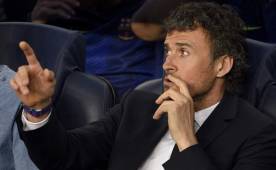 El entrenador del Barcelona, Luis Enrique hoy en el banquillo en el Camp Nou.