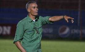 El entrenador colombiano Horacio Londoño llega al Social Sol cargando el último descenso del Victoria de La Ceiba.