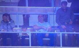 El hijo de Cristiano vio el móvil en lugar de celebrar los goles de su padre.
