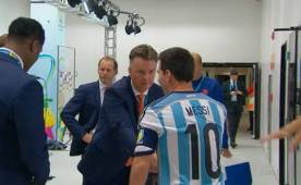Louis Van Gaal expresa su admiración por Lionel Messi del Barcelona.