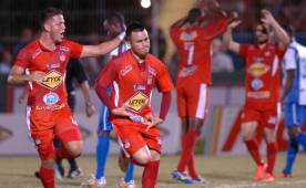 Vida y Victoria se repartieron un punto en el derbi ceibeño. Ronaldo Barbosa se despachó el mejor gol de la noche.