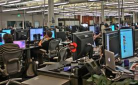 En las oficinas de Facebook los empleados pasan por sus grandes bonificaciones.